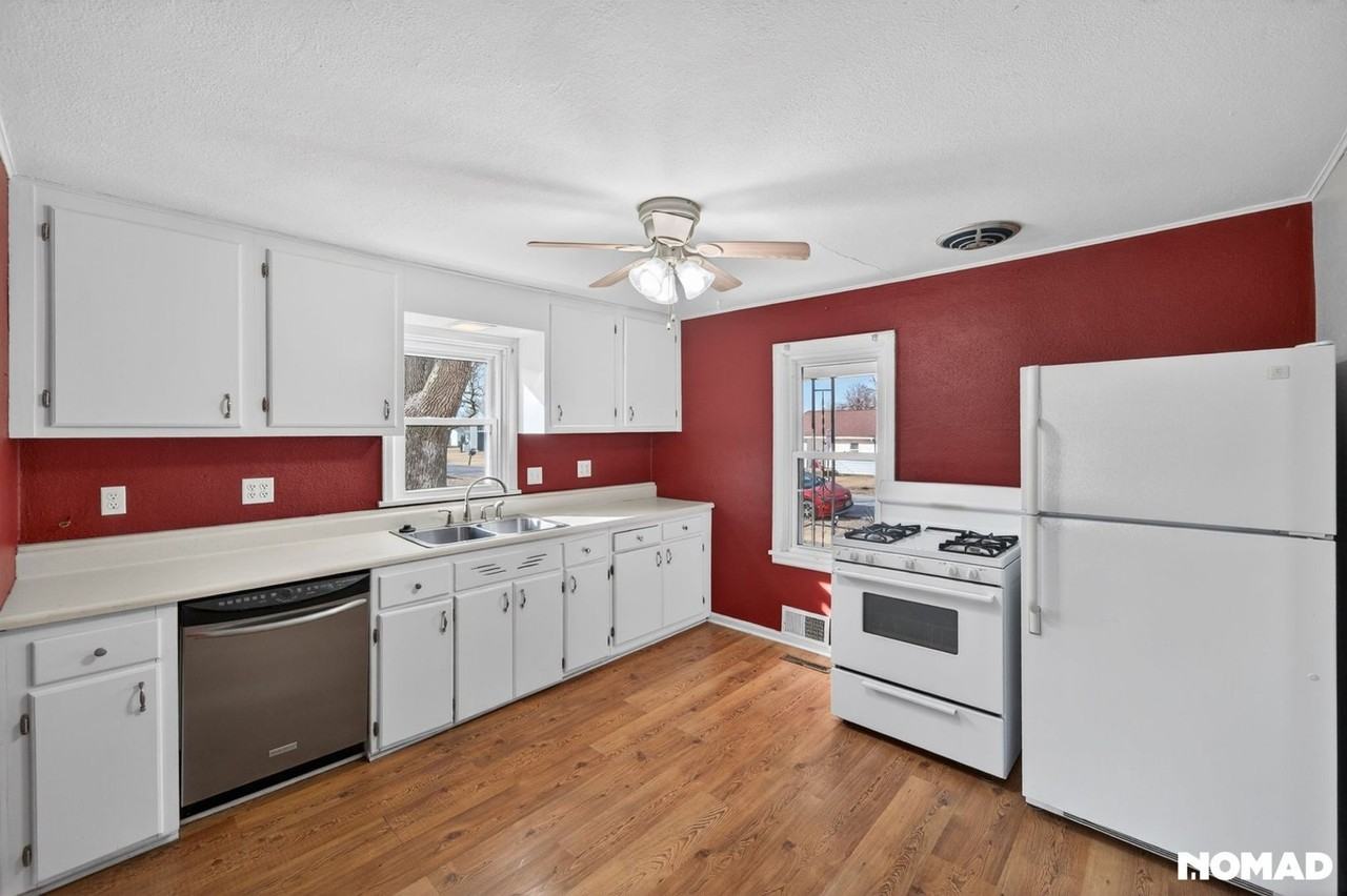 301 Birch Ave - Photo 2 of 19