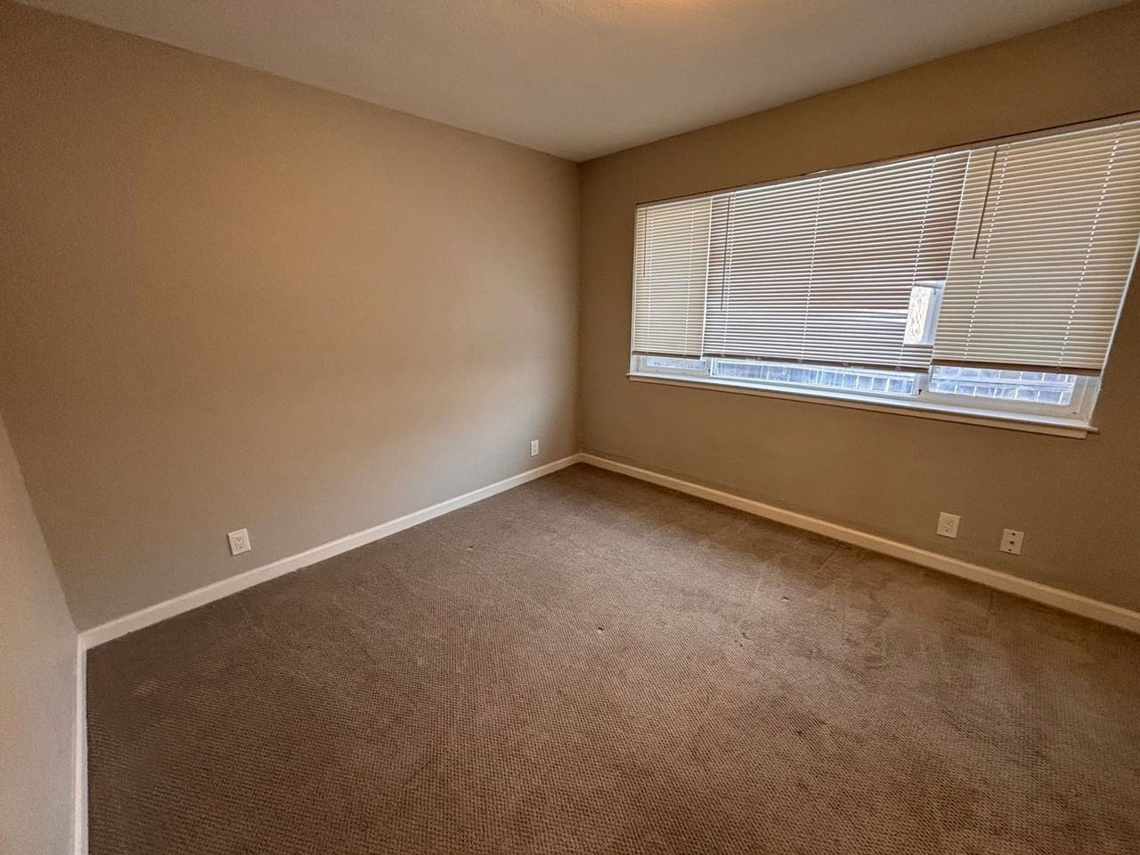 BLA3715>** - Photo 4 of 9