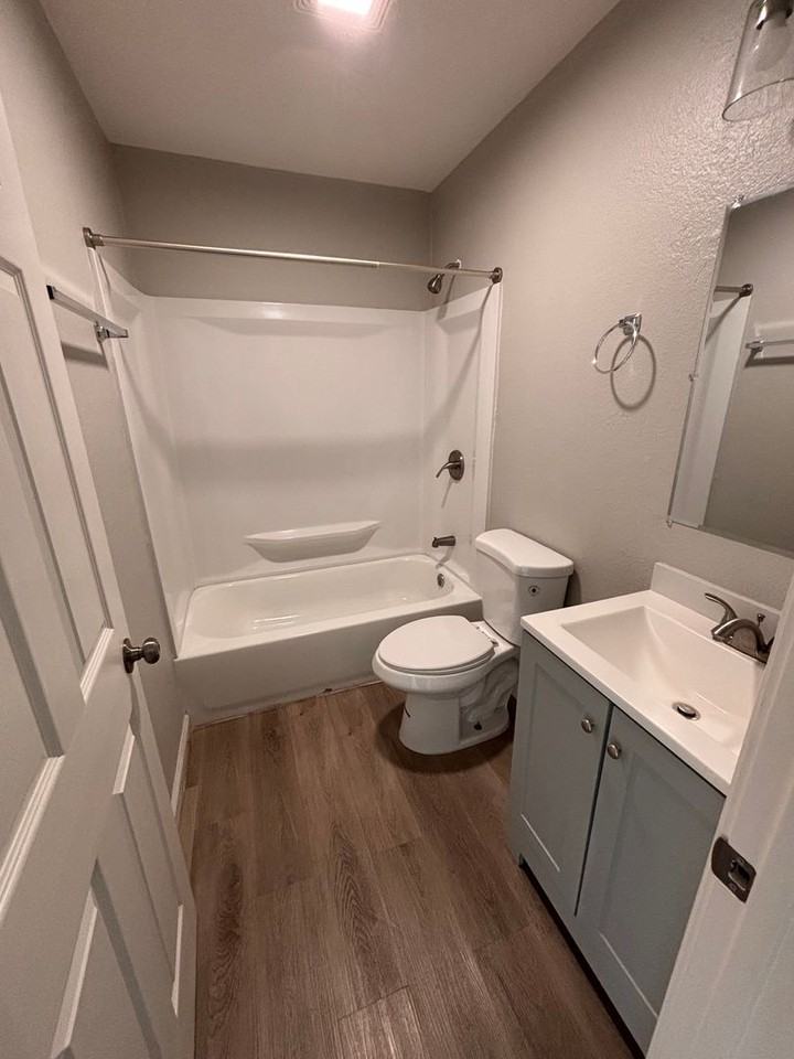 BLA3715>** - Photo 5 of 9