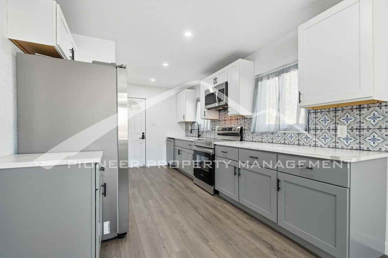 4590 W Wyoming Pl - Photo 7 of 21