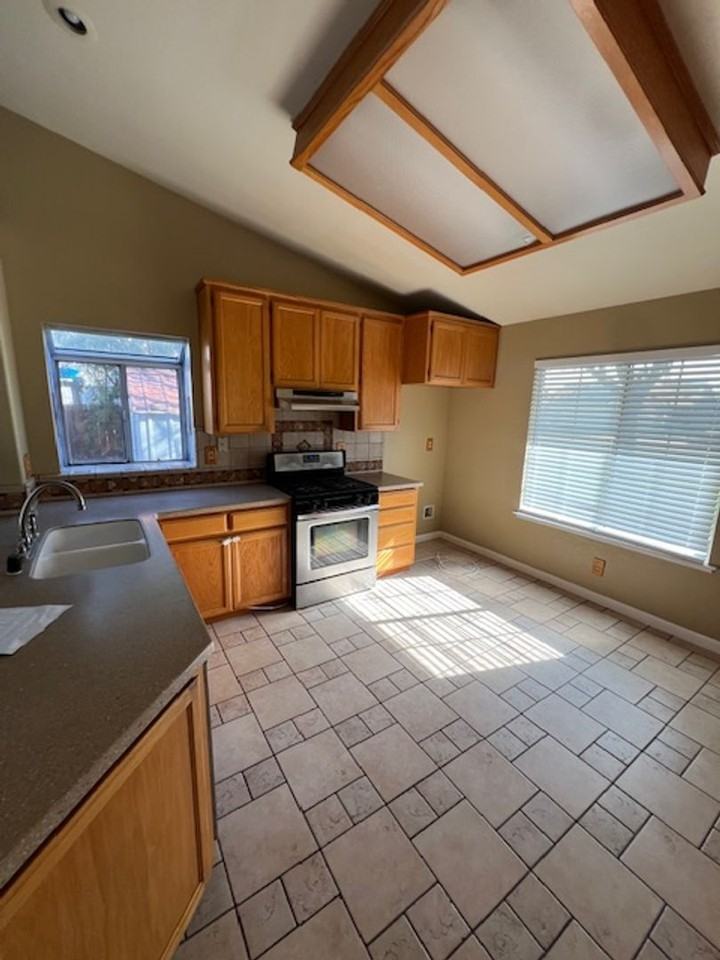 29122 Monterey Ct - Photo 3 of 14