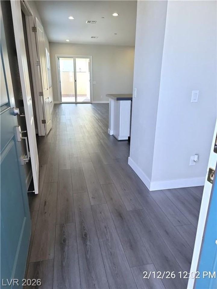 117 Royal Cascade Ave - Photo 3 of 47