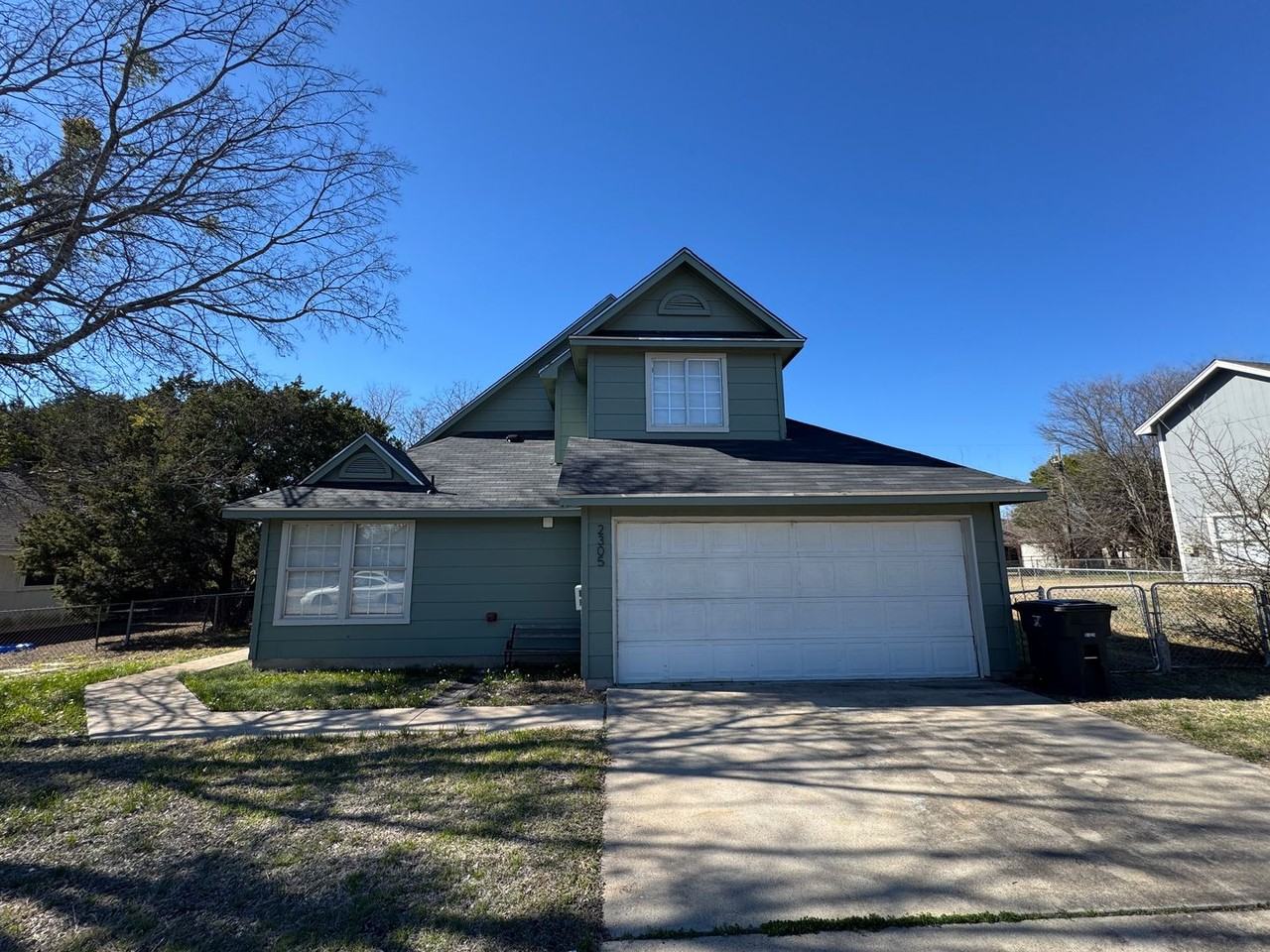 2305 Lazy Ridge Dr - Photo 2 of 28