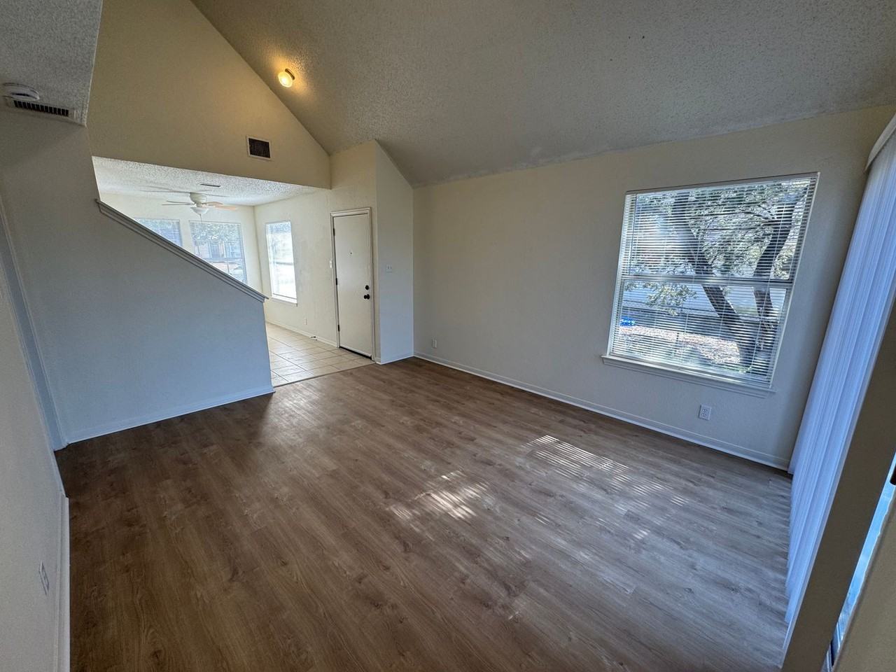 2305 Lazy Ridge Dr - Photo 4 of 28