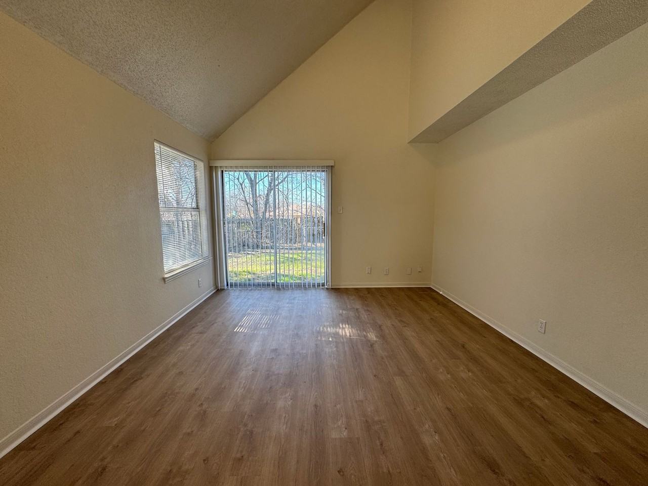 2305 Lazy Ridge Dr - Photo 5 of 28