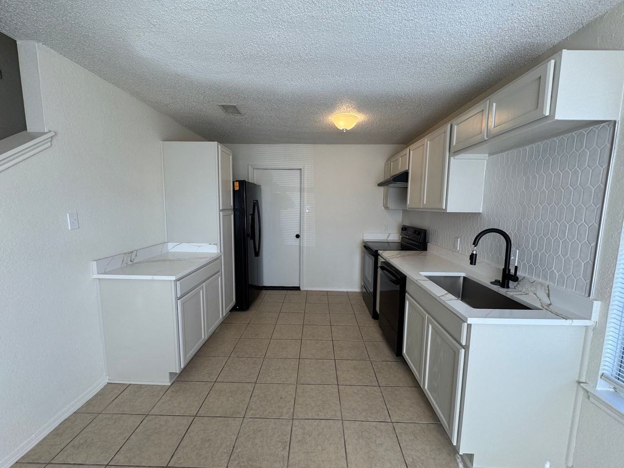 2305 Lazy Ridge Dr - Photo 6 of 28