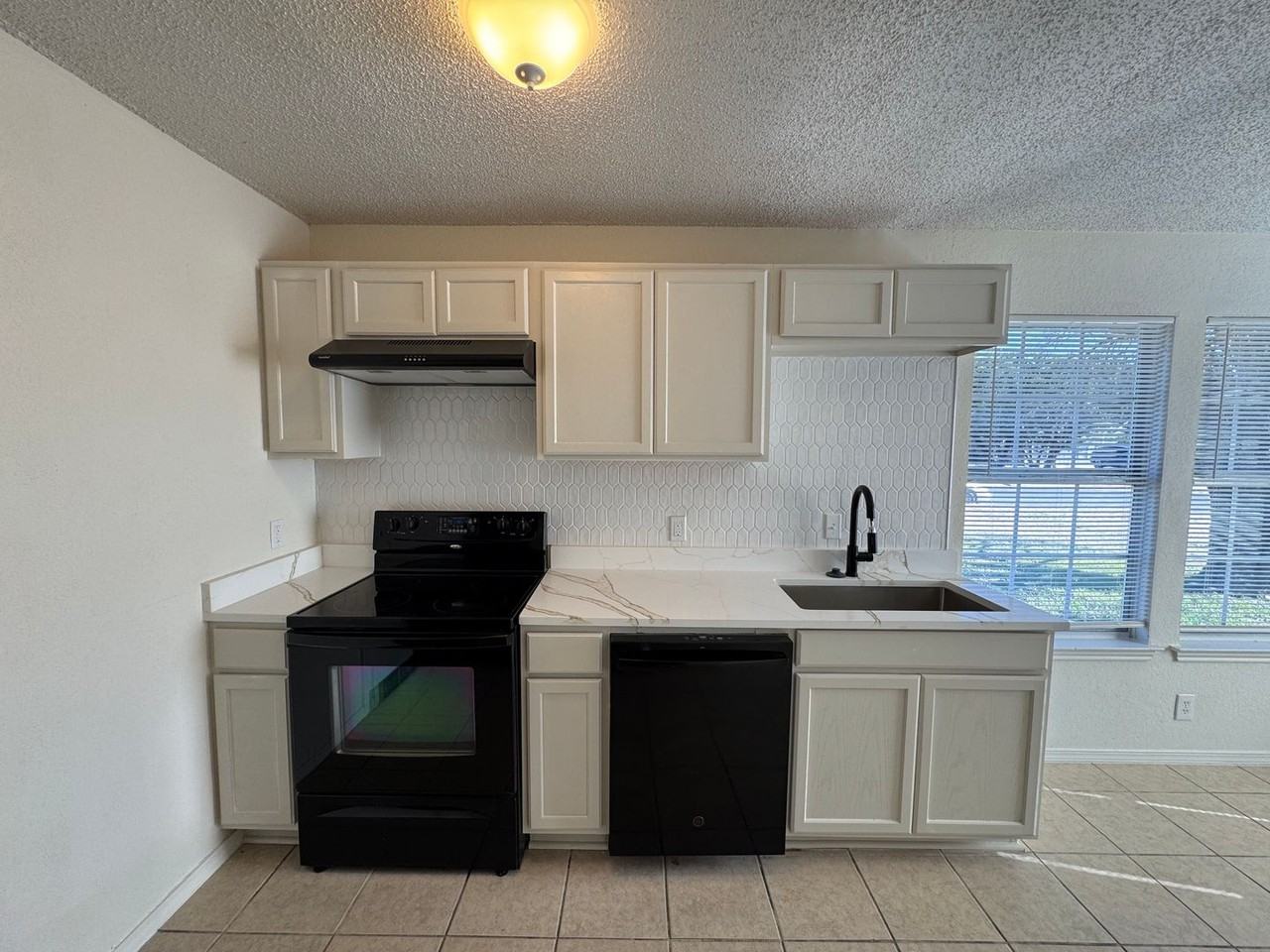 2305 Lazy Ridge Dr - Photo 7 of 28