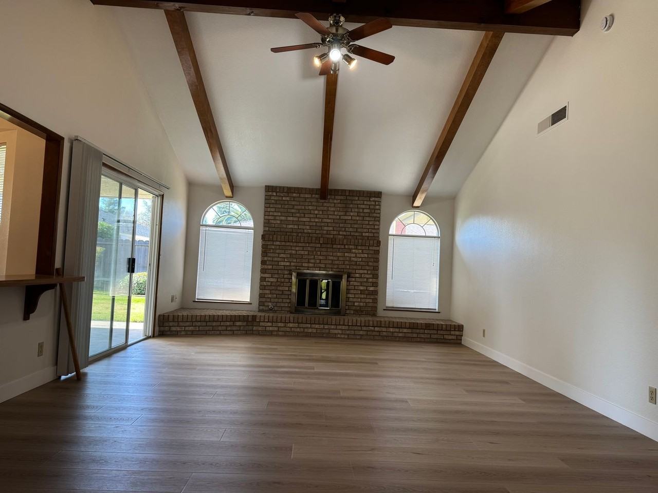 6517 N San Pedro Ave - Photo 2 of 38