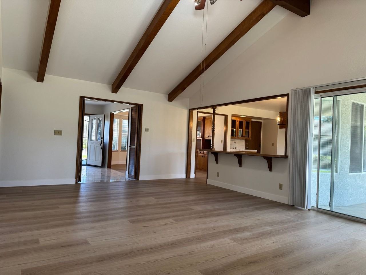 6517 N San Pedro Ave - Photo 3 of 38