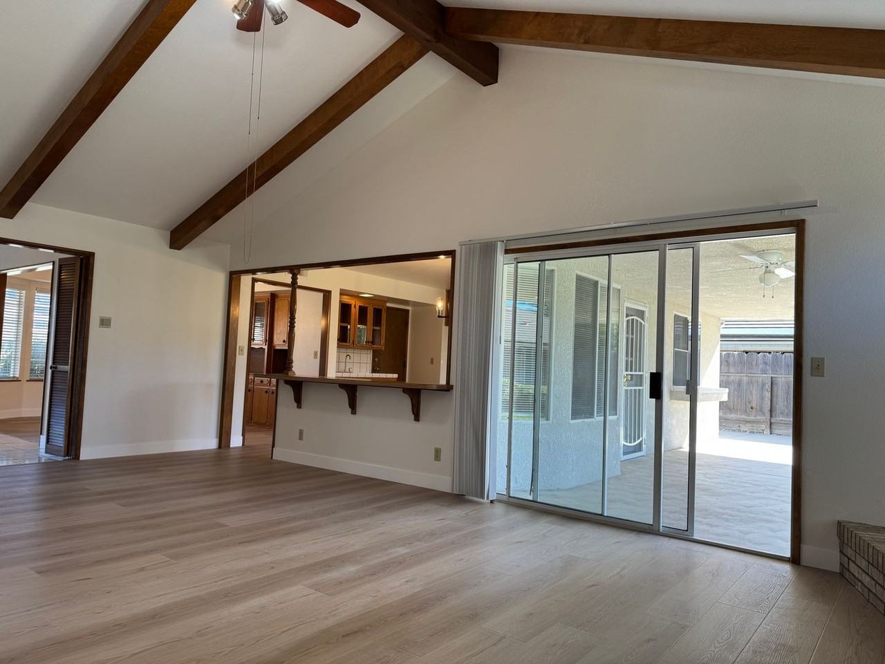 6517 N San Pedro Ave - Photo 4 of 38