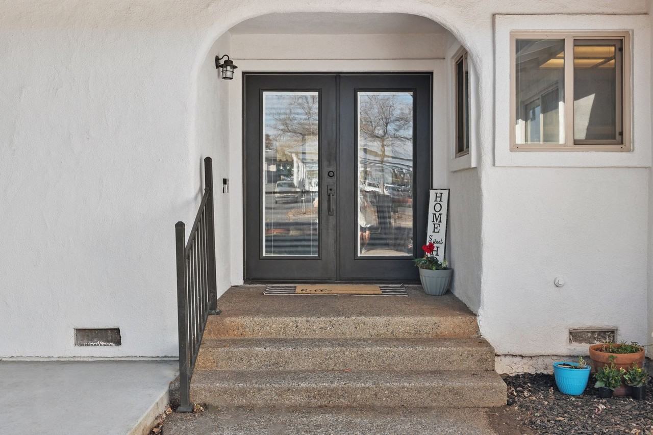 2423 Ceanothus Ave - Photo 3 of 29