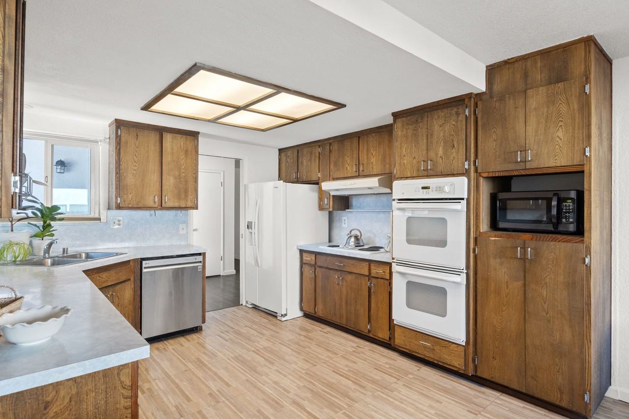 2423 Ceanothus Ave - Photo 4 of 29