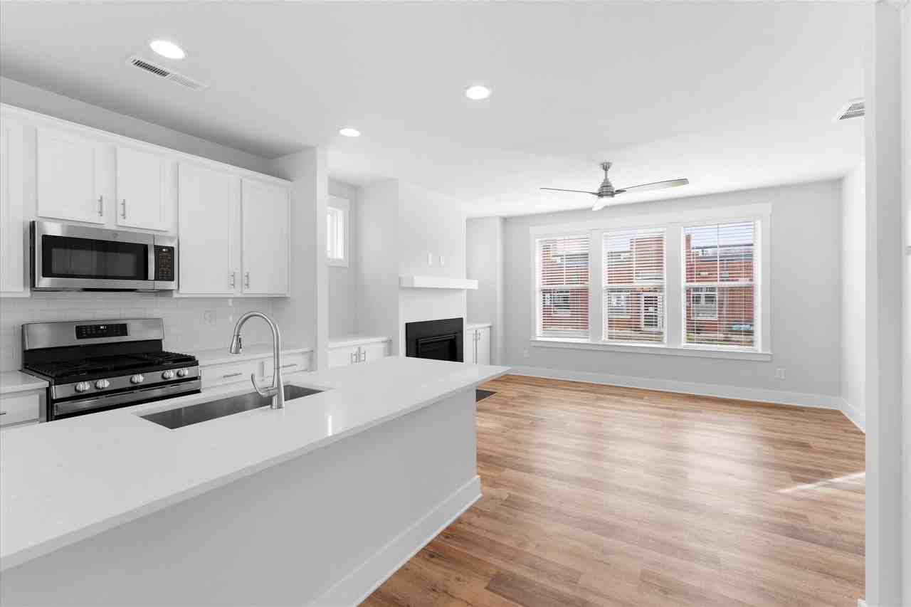 628 Amalfi Dr - Photo 4 of 23