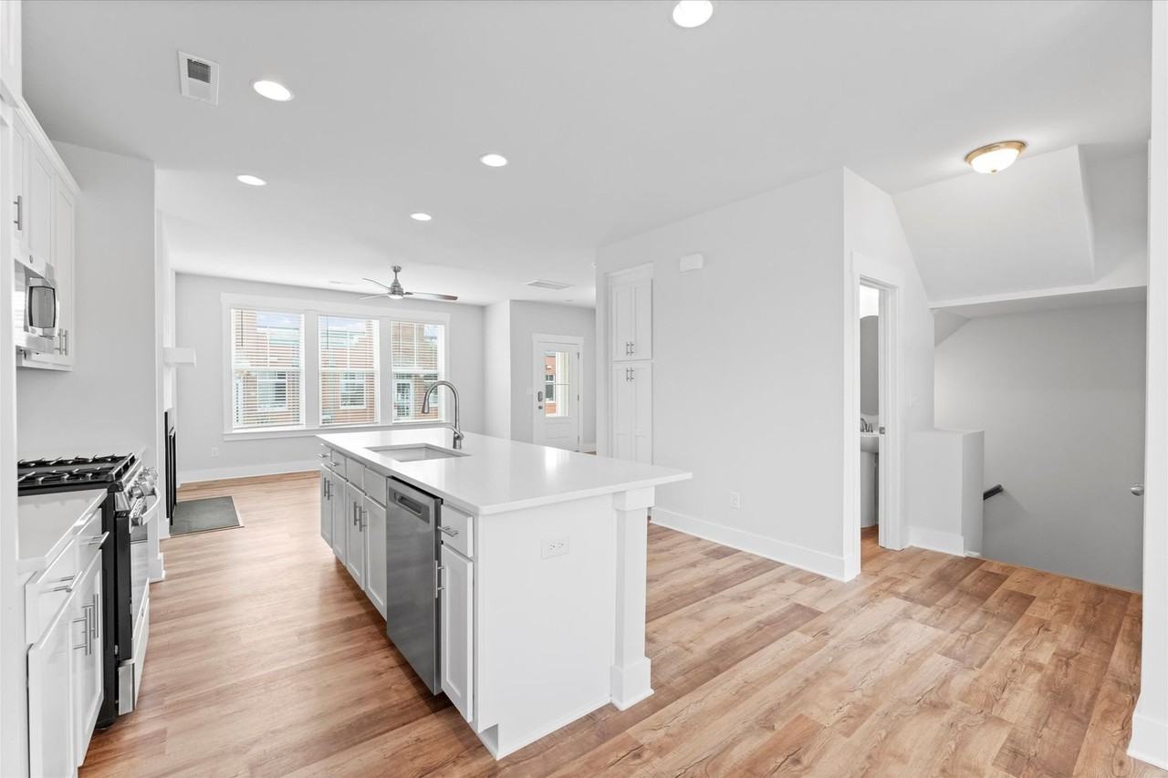 628 Amalfi Dr - Photo 6 of 23