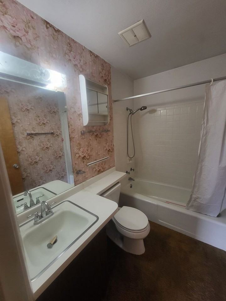 1601 Pennsylvania St Ne #2 - Photo 2 of 9