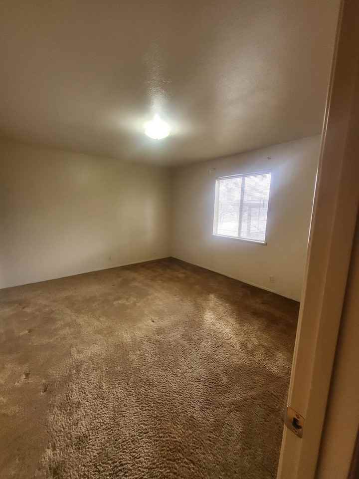 1601 Pennsylvania St Ne #2 - Photo 3 of 9