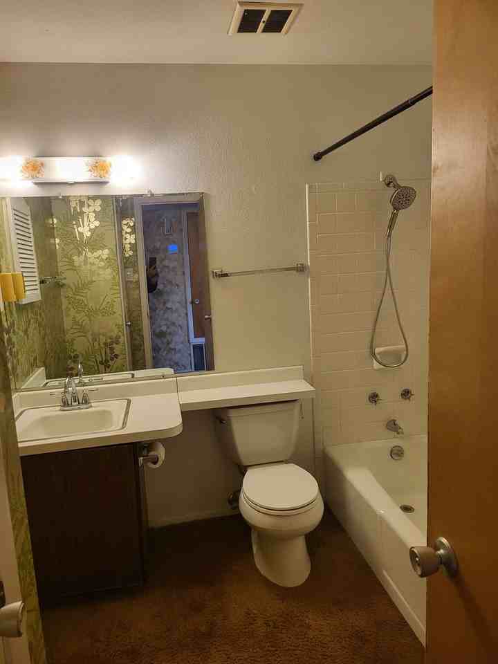 1601 Pennsylvania St Ne #2 - Photo 6 of 9