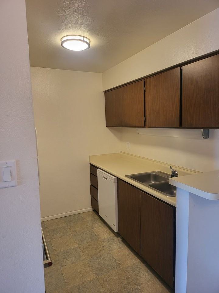 1601 Pennsylvania St Ne #2 - Photo 3 of 9