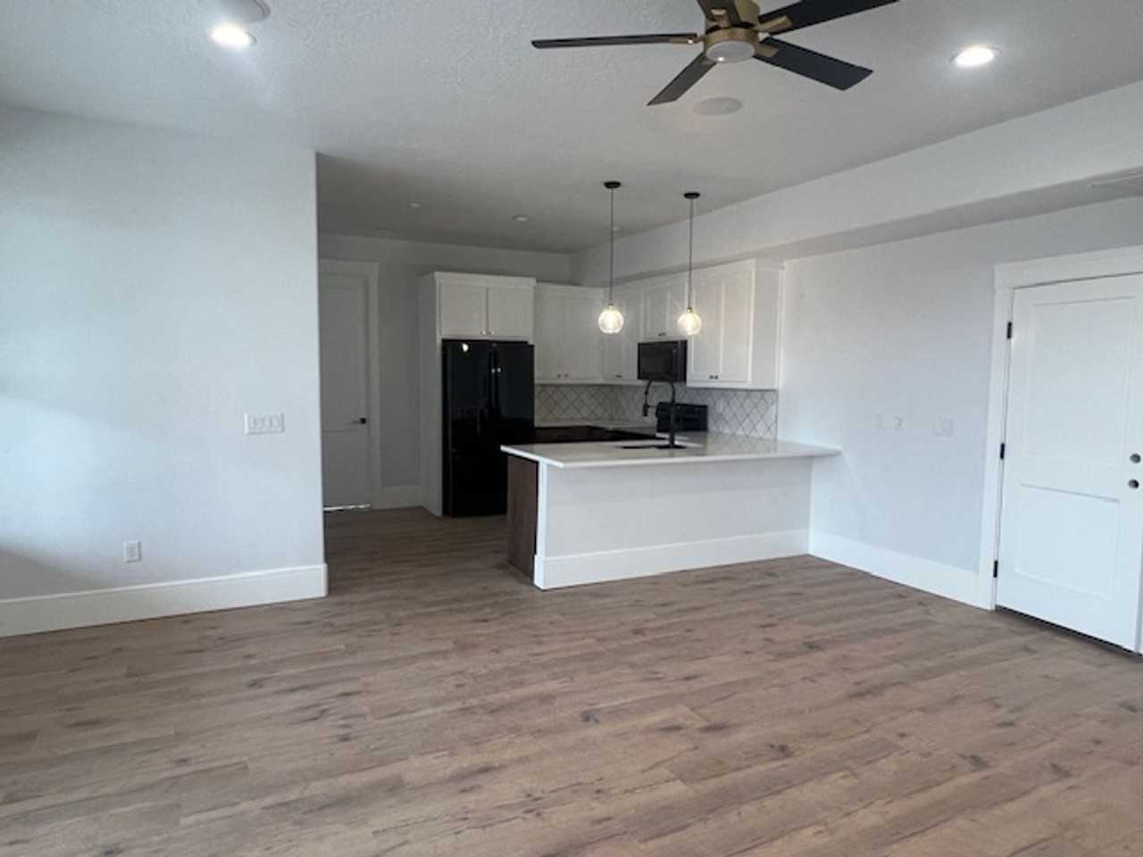 1464 S 920 E - Photo 5 of 14