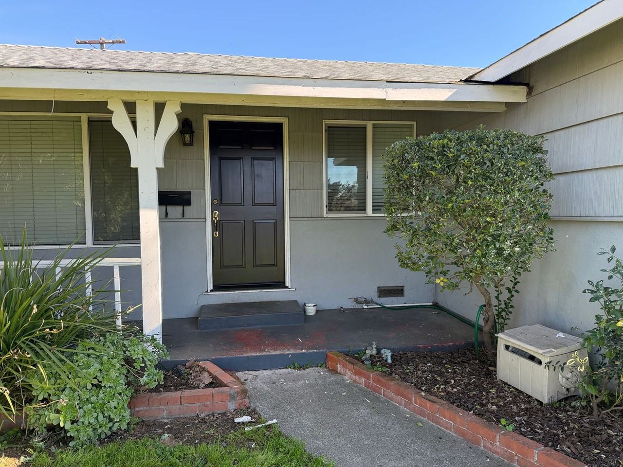 801 Barbara Way - Photo 2 of 6