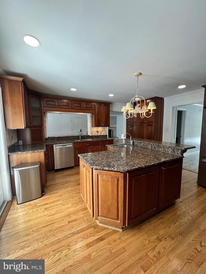 1213 Perry William Dr - Photo 2 of 31