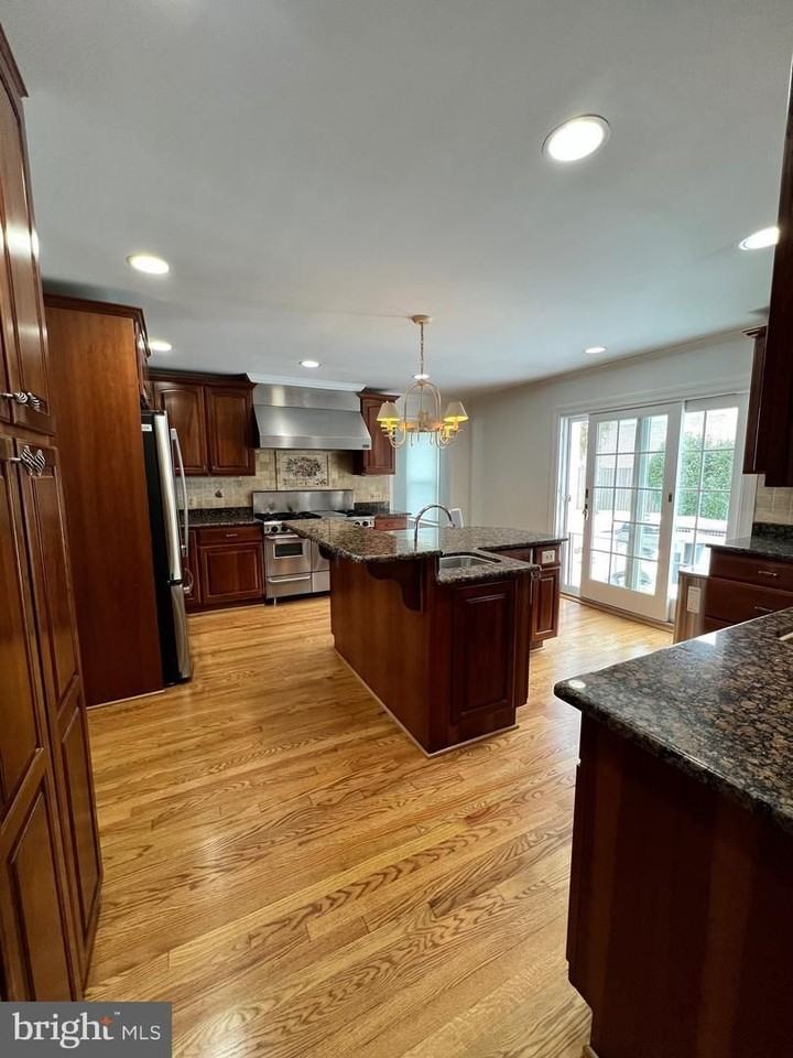 1213 Perry William Dr - Photo 5 of 31