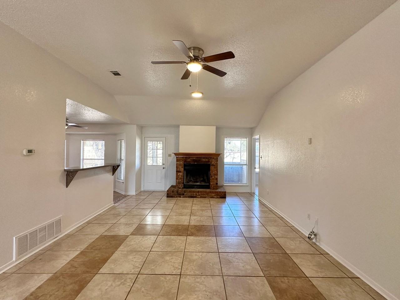 3004 Sundown Ln - Photo 4 of 34