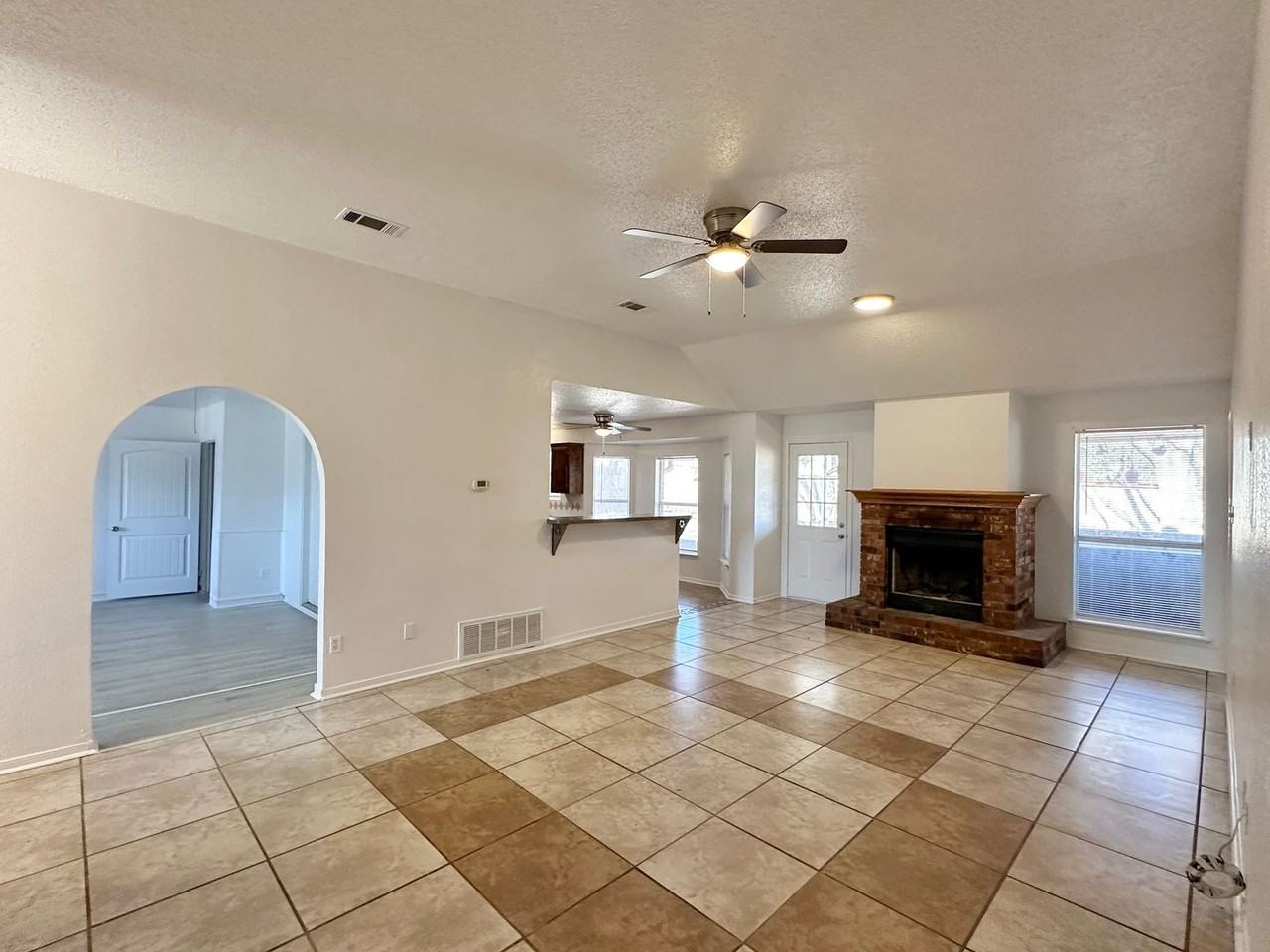 3004 Sundown Ln - Photo 5 of 34