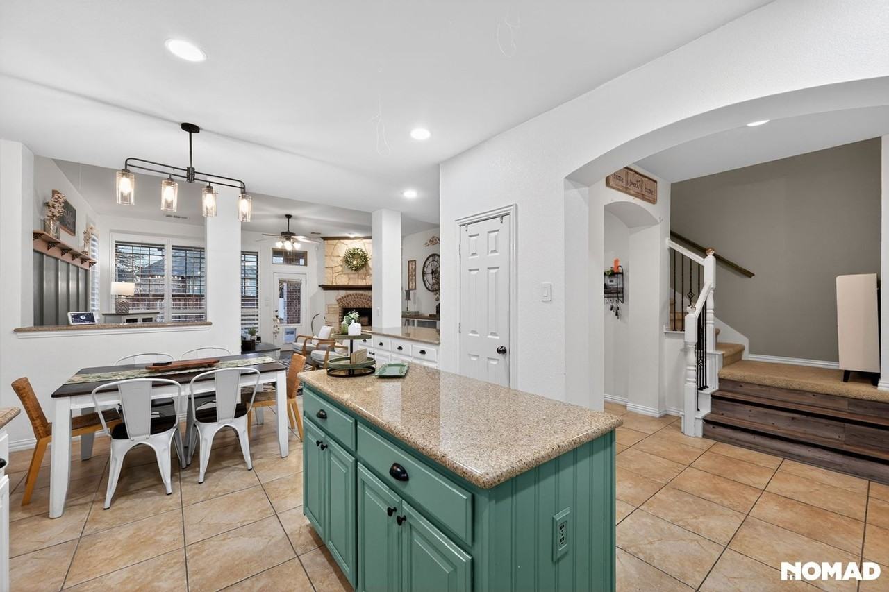 1128 Wilson Dr - Photo 2 of 31