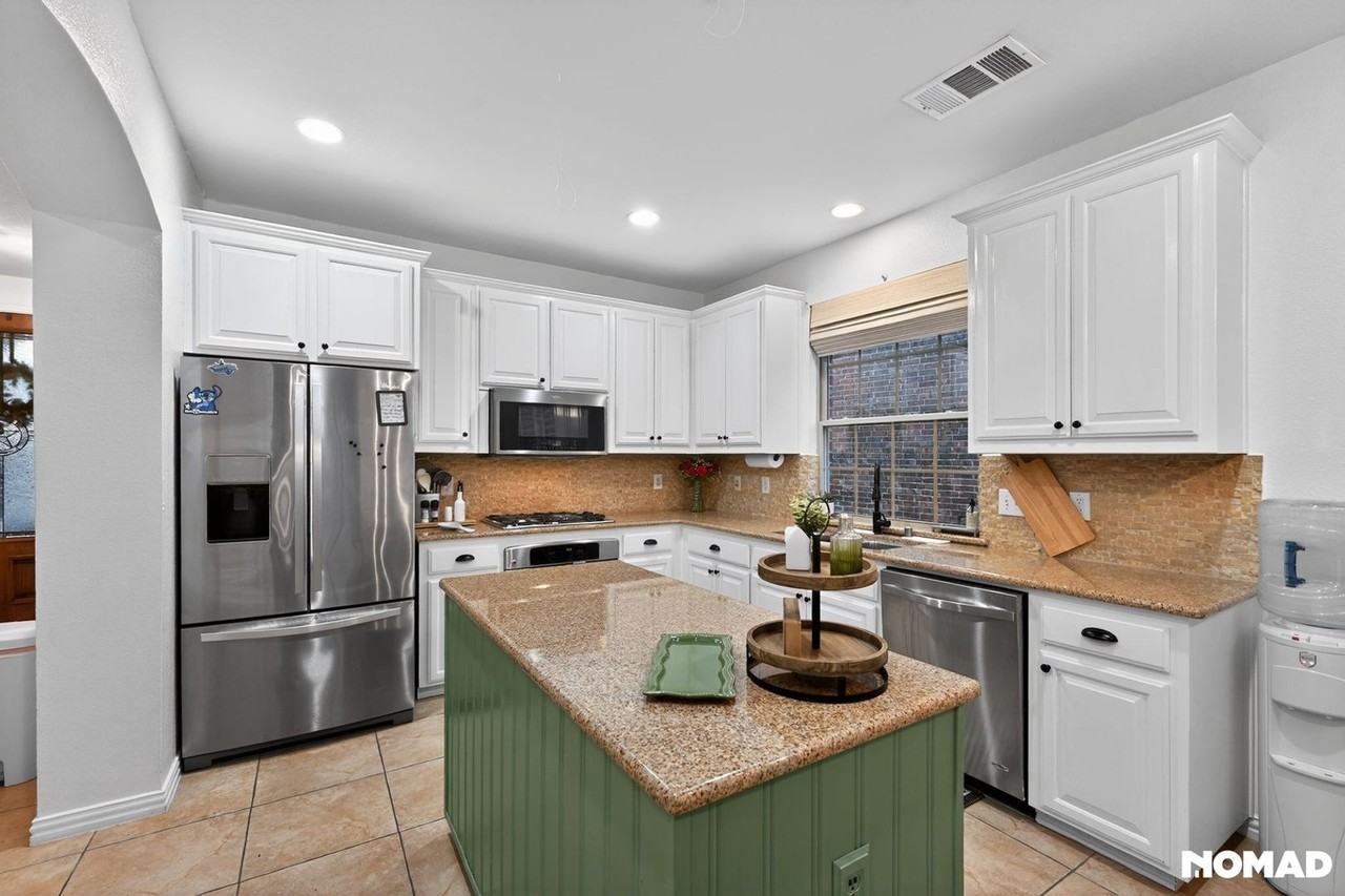 1128 Wilson Dr - Photo 6 of 31