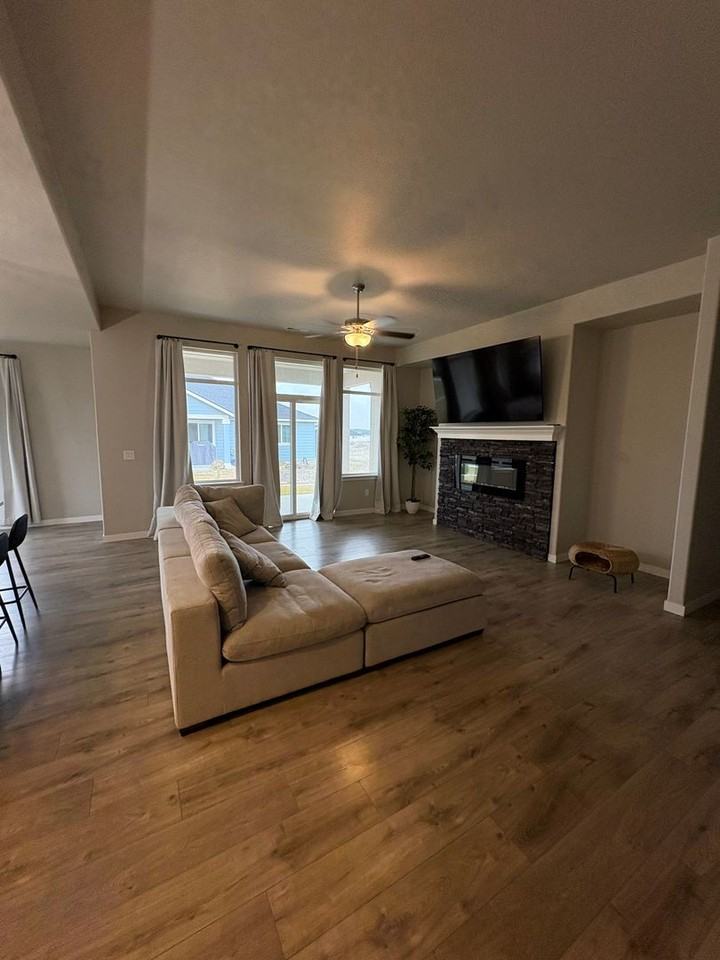 1107 5th Ave Ne - Photo 2 of 7