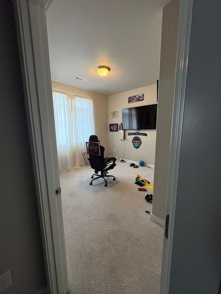 1107 5th Ave Ne - Photo 4 of 7