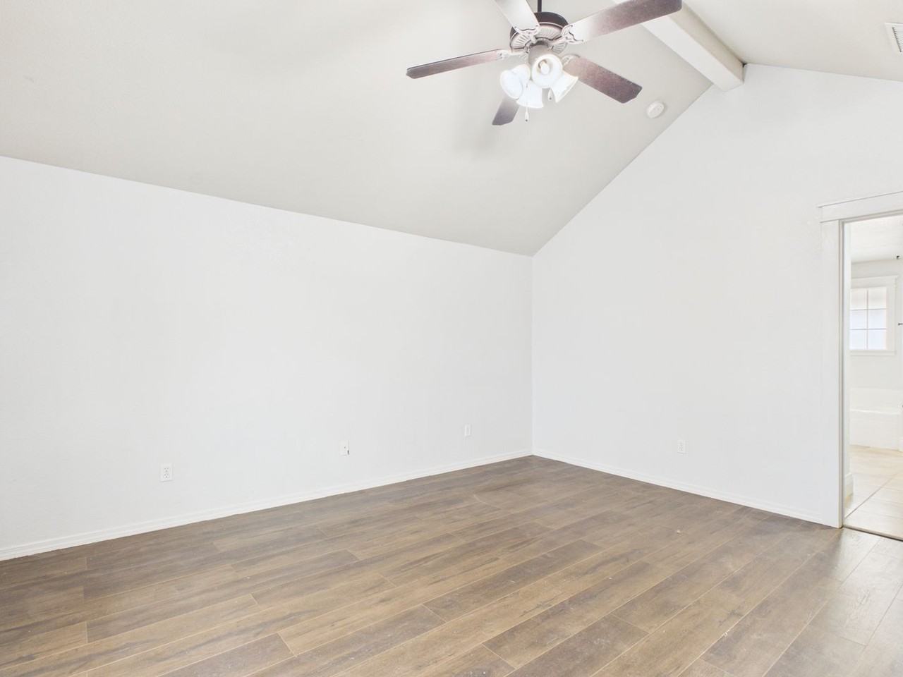 8308 Vail Dr - Photo 4 of 30