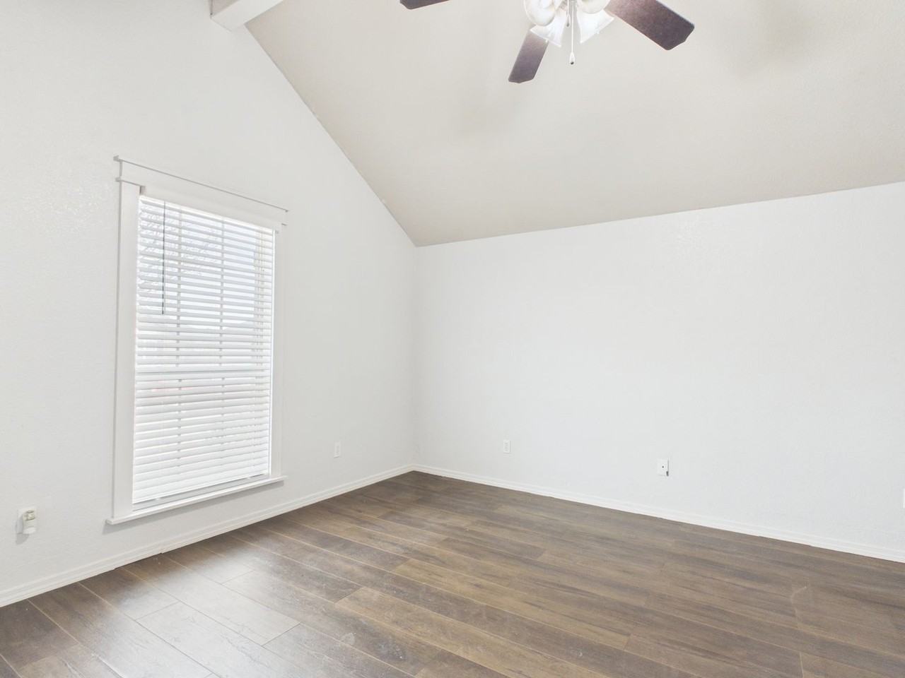 8308 Vail Dr - Photo 5 of 30