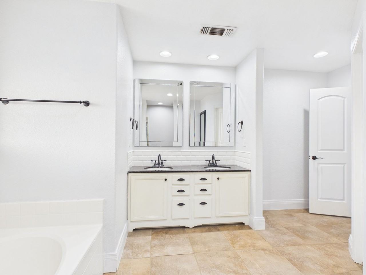 8308 Vail Dr - Photo 7 of 30