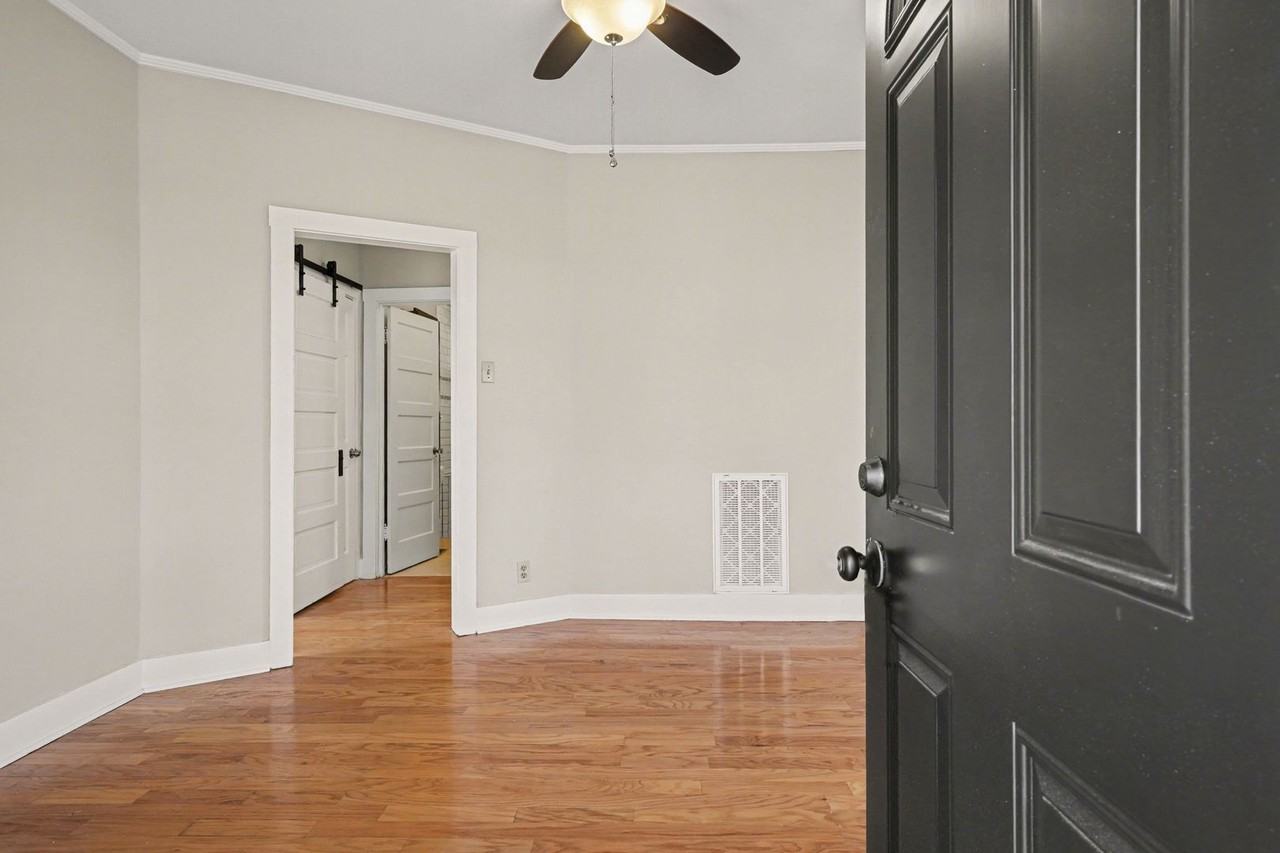 1204 Berry St - Photo 5 of 15