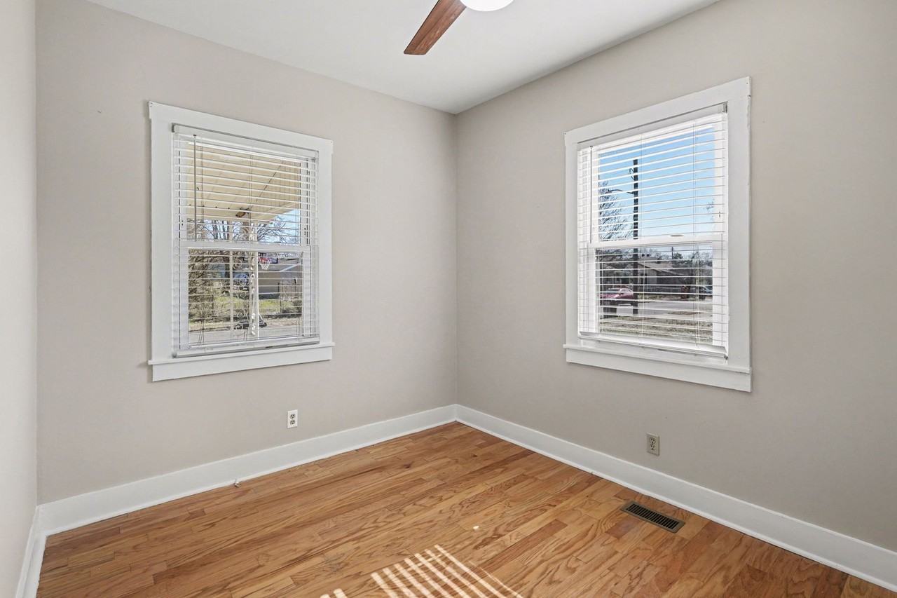 1204 Berry St - Photo 7 of 15