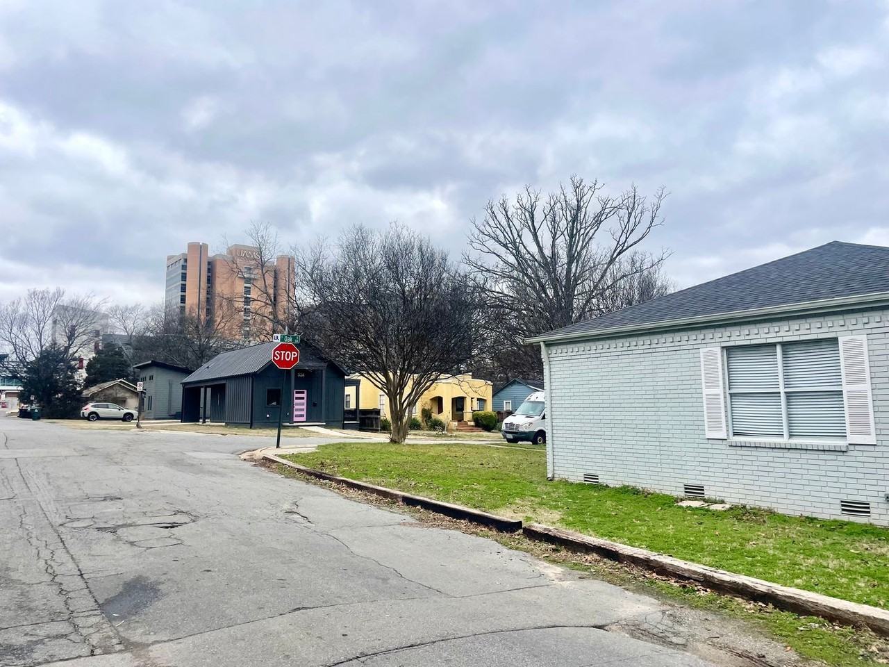 525 S Oak St - Photo 3 of 19