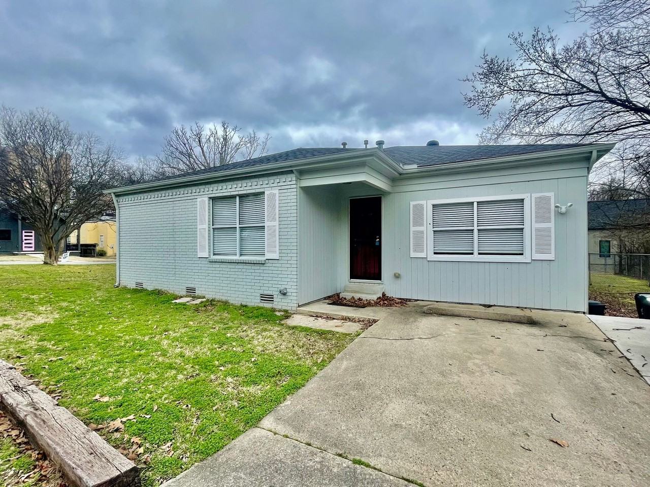 525 S Oak St - Photo 4 of 19