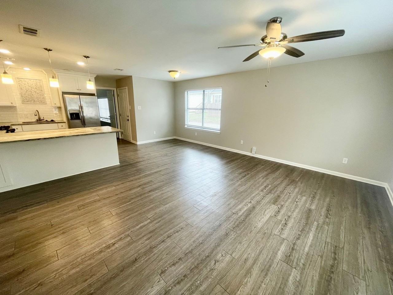 525 S Oak St - Photo 5 of 19