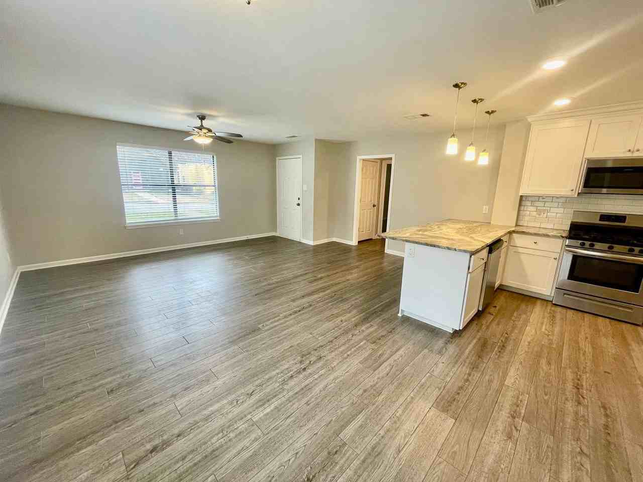 525 S Oak St - Photo 7 of 19