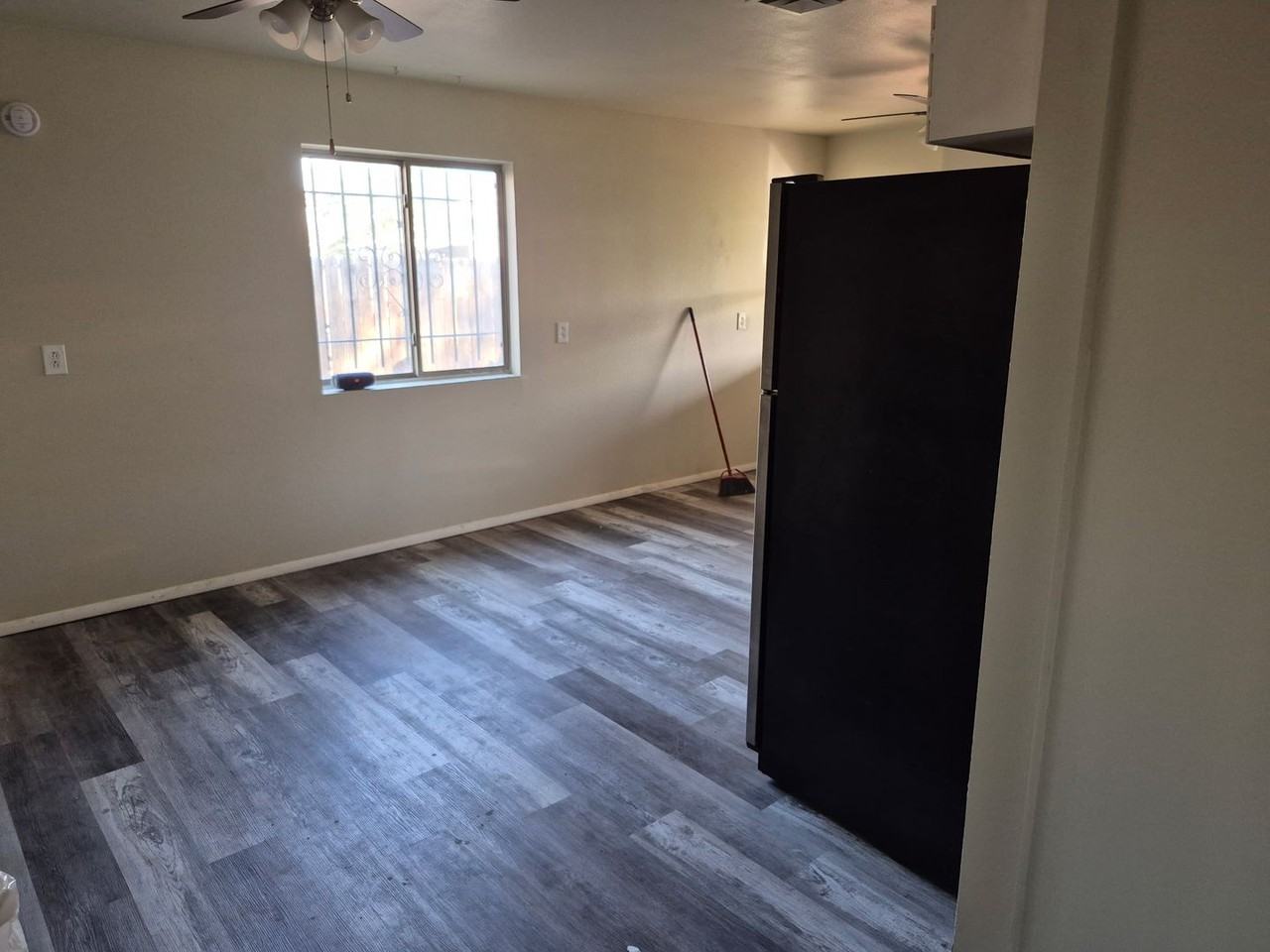 1423 E Virginia Ave - Photo 4 of 11