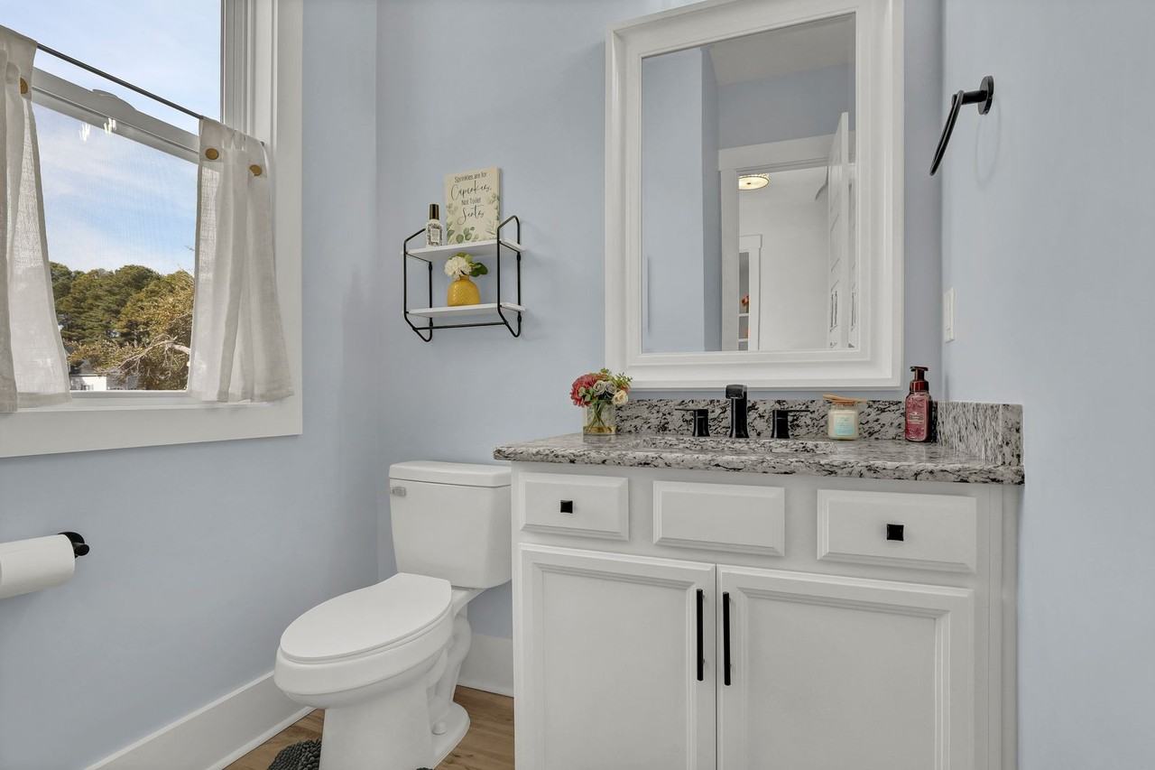 1059 Meridian Dr - Photo 2 of 42