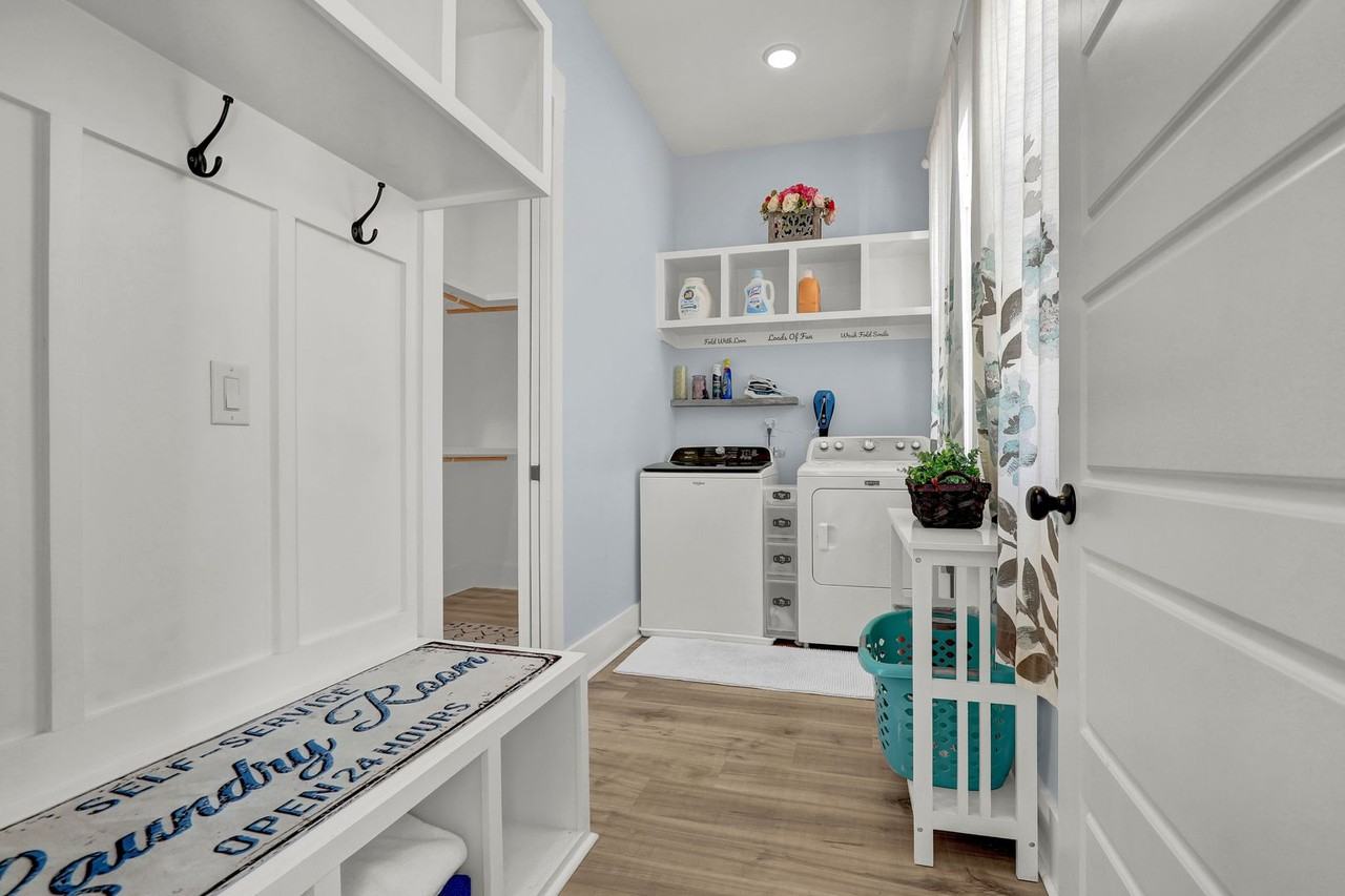 1059 Meridian Dr - Photo 3 of 42