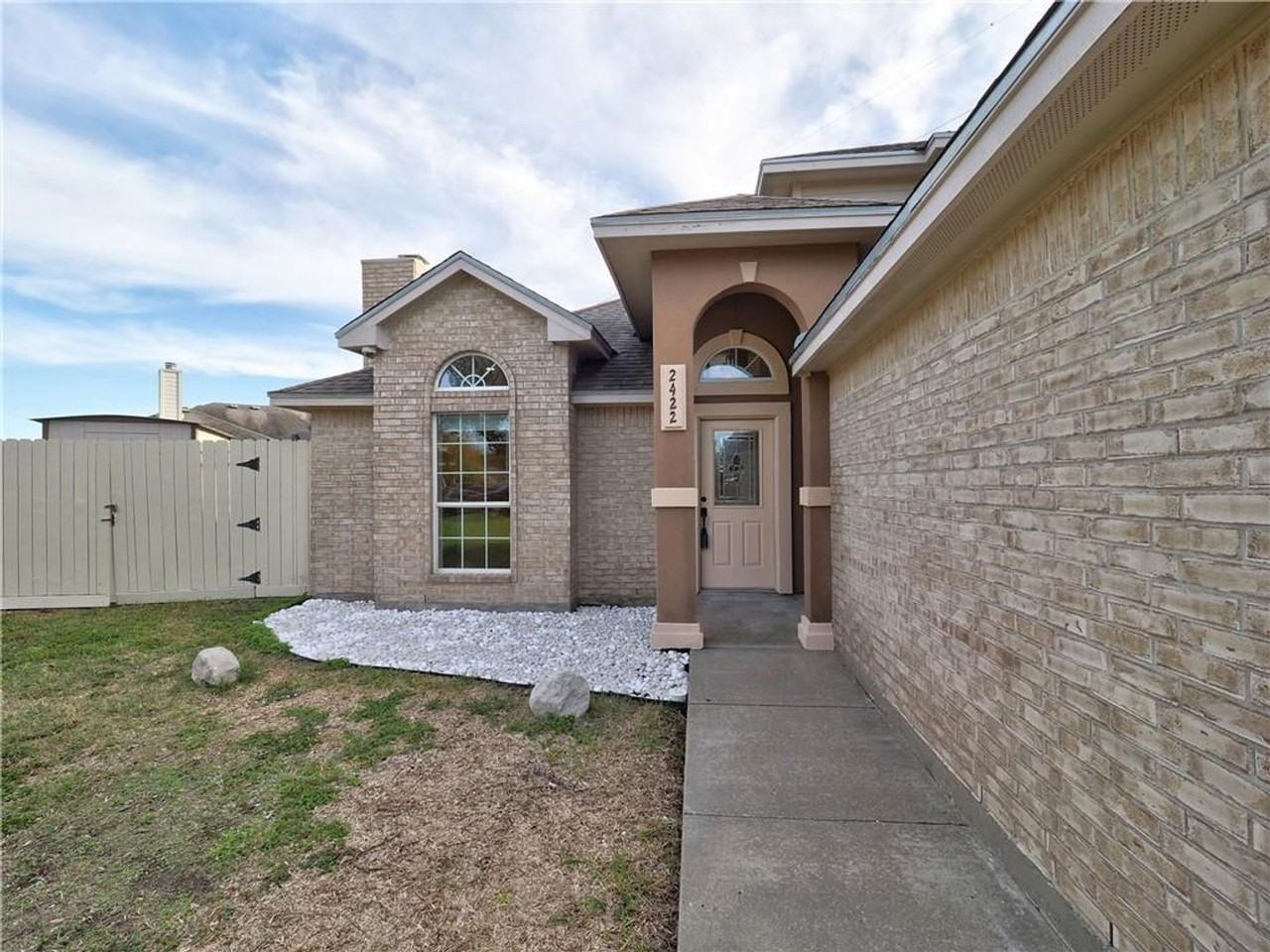 2422 Songbird Ln - Photo 2 of 37