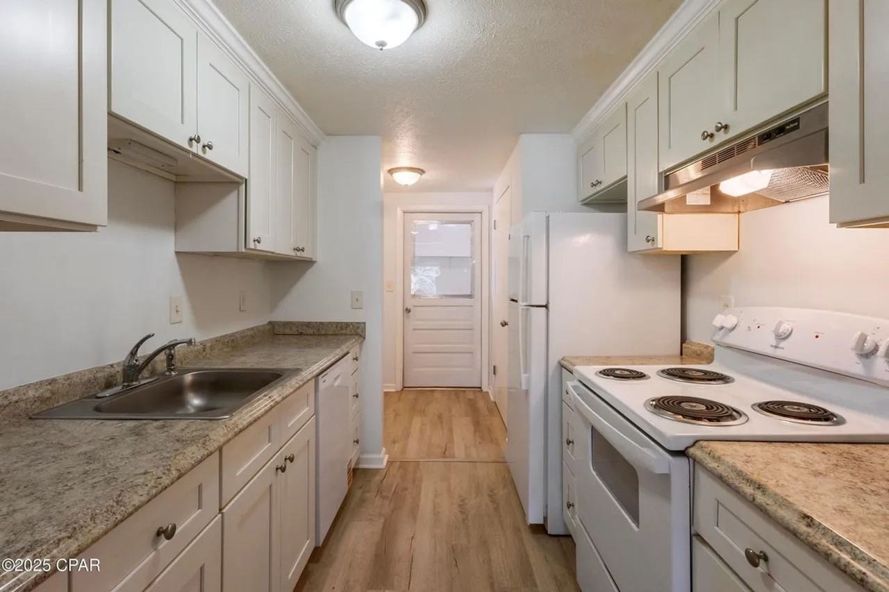 6406 Chipewa St - Photo 2 of 17