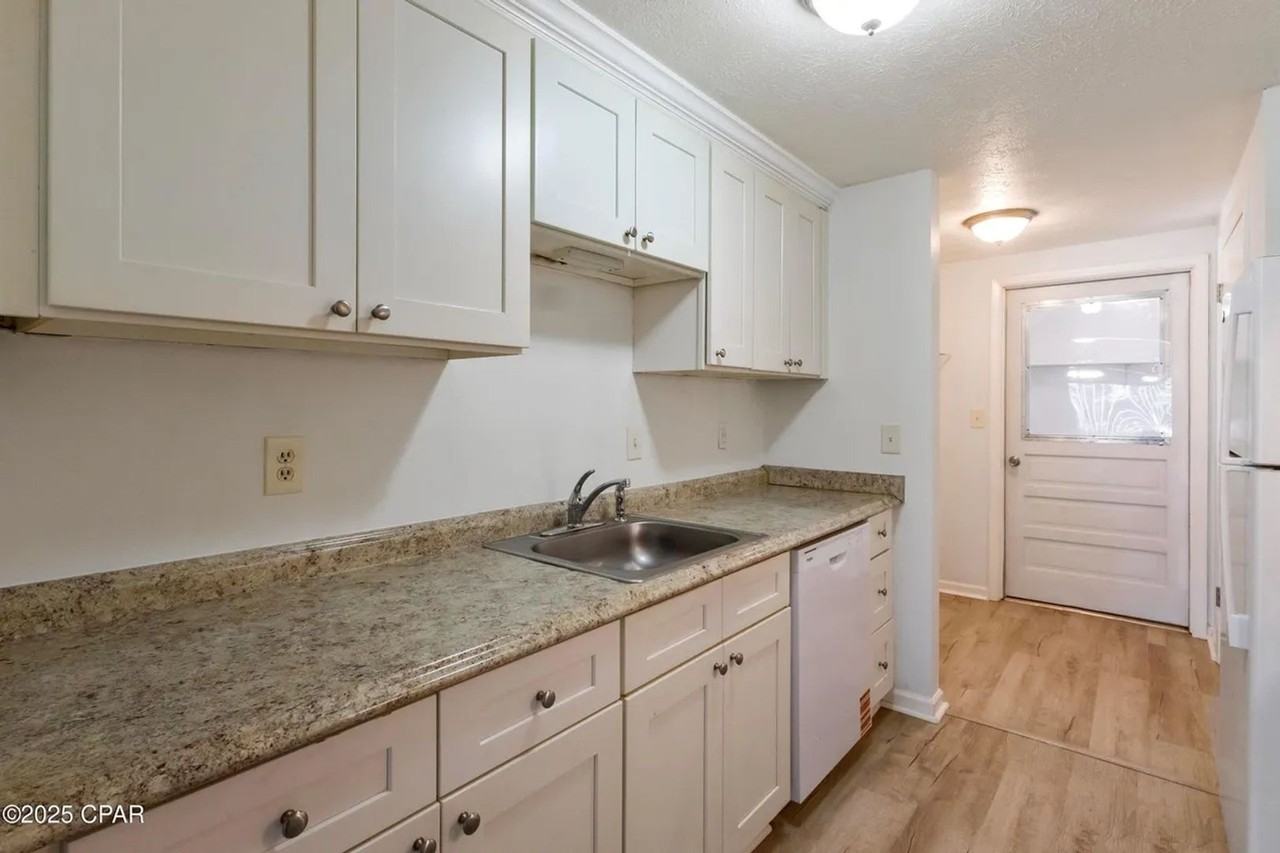 6406 Chipewa St - Photo 3 of 17