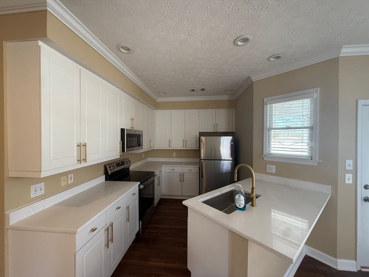 2211 Clairmont Cir - Photo 5 of 17