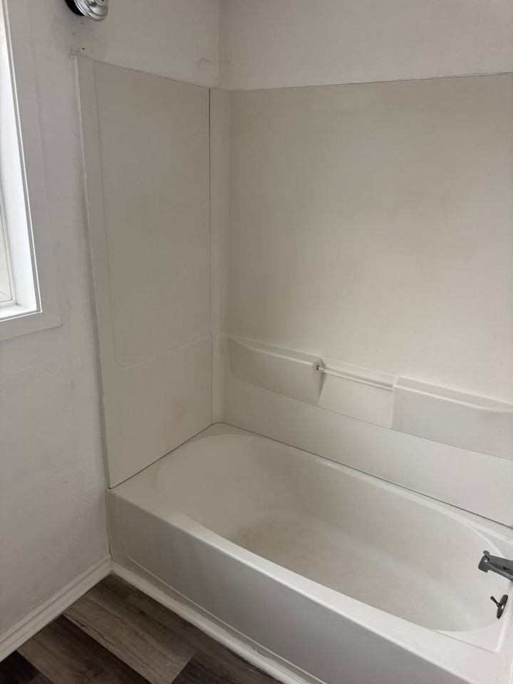 1880 River Rd - Photo 7 of 12