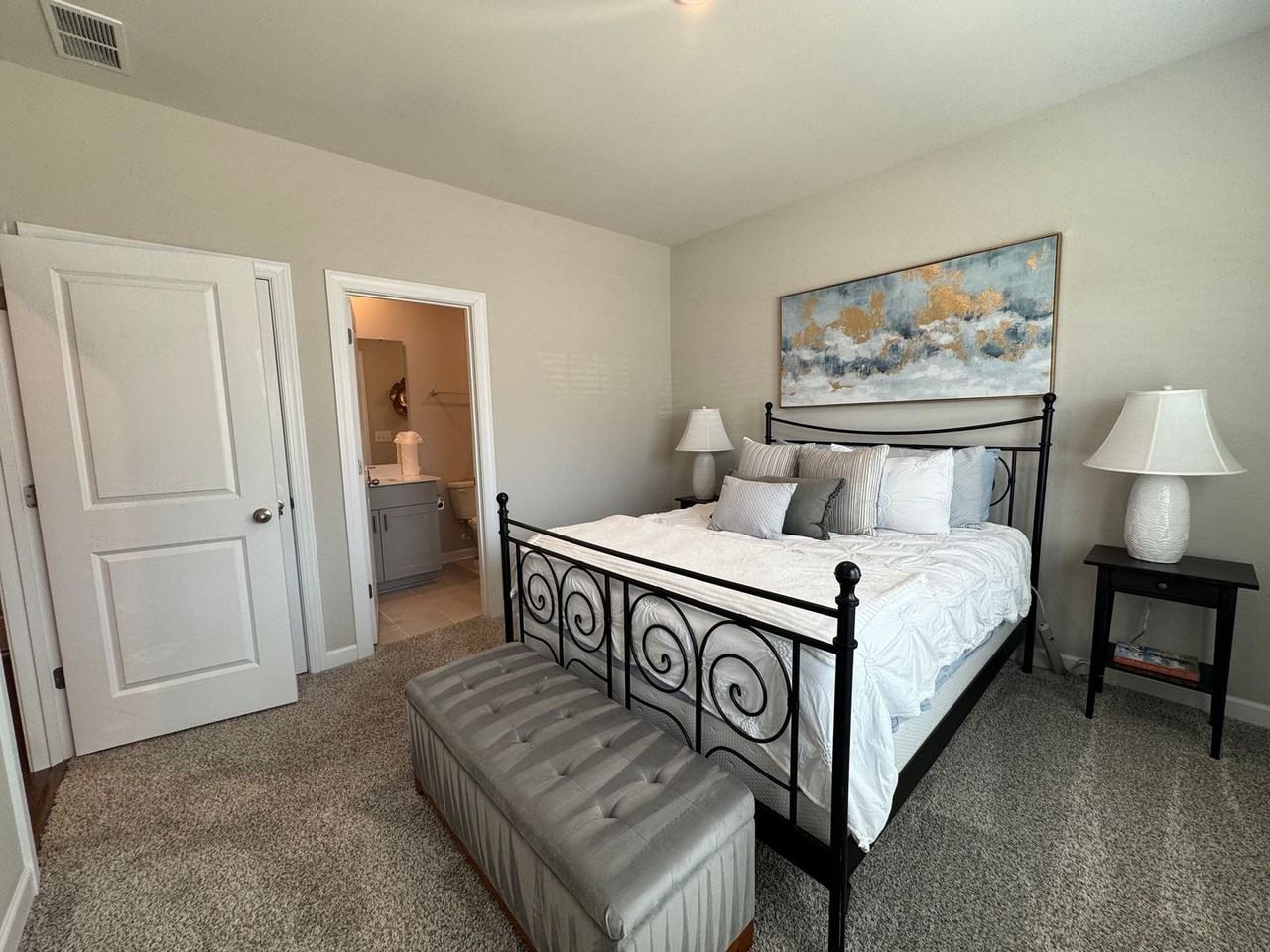 3738 Memorial Pkwy - Photo 4 of 20